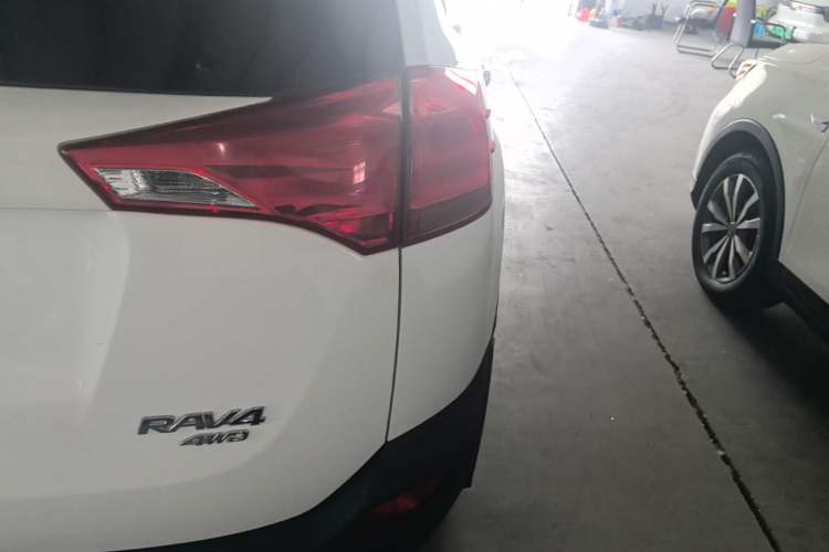 Used Toyota RAV4 2013 2.0L CVT Four-Wheel Drive Fashion Edition Right Rear Taillight