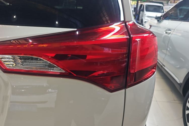 Used Toyota RAV4 2013 2.5L Automatic 4x4 Elite Edition Right Rear Taillight