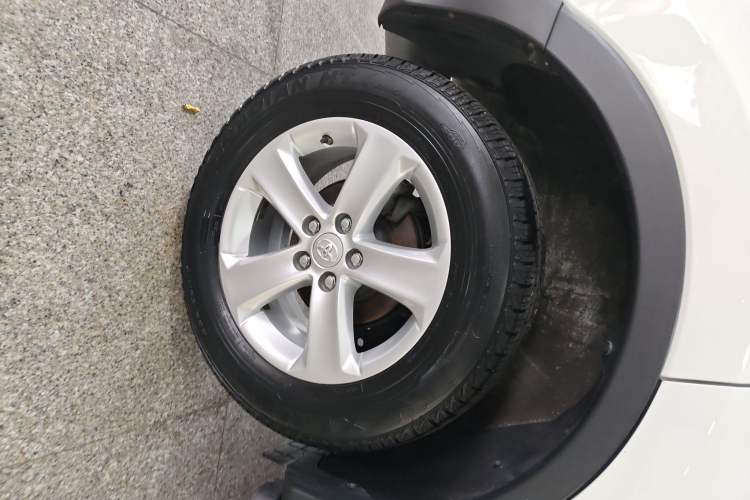 Used Toyota RAV4 2013 2.0L CVT Four-Wheel Drive New Edition Right Rear Wheel Hub