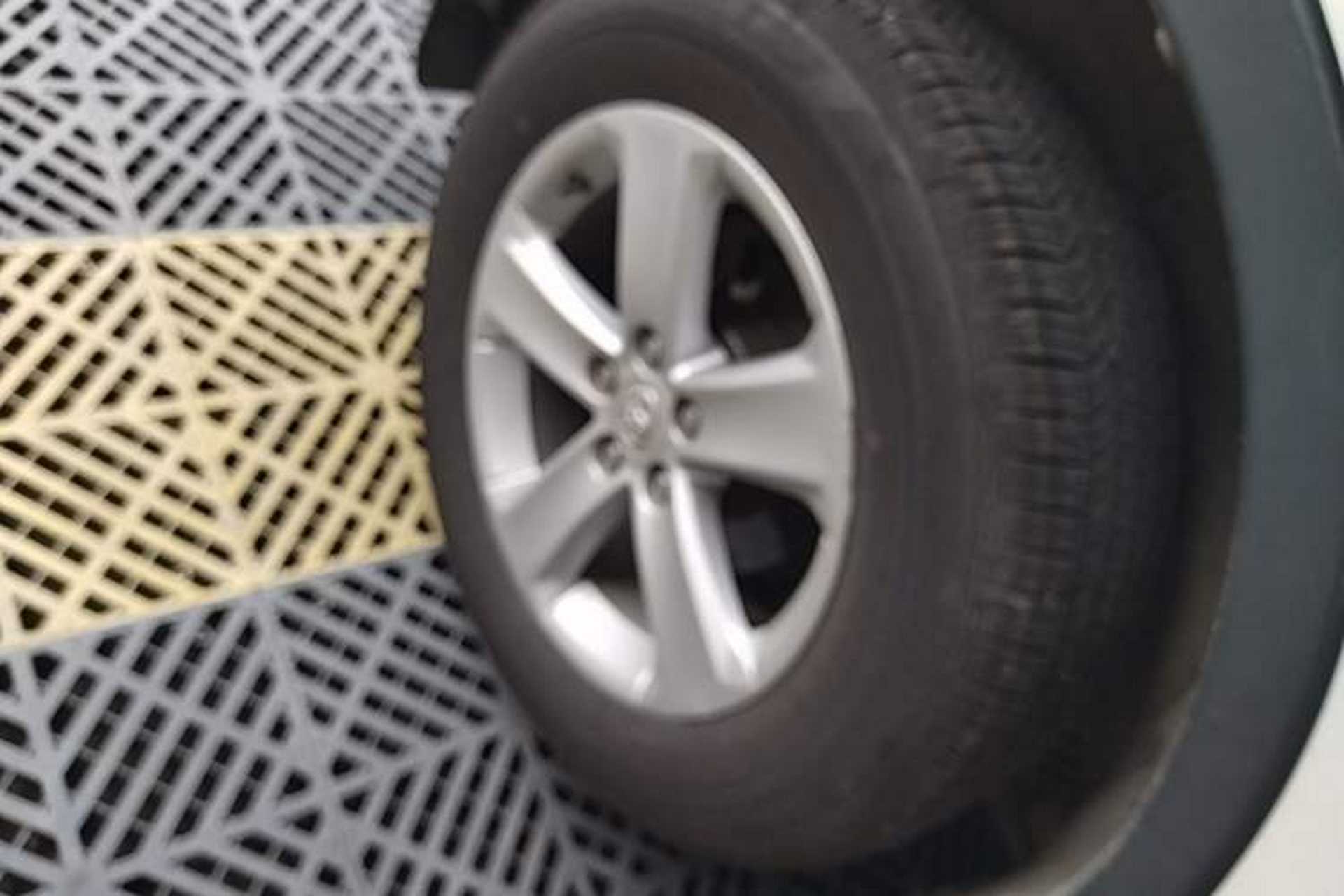 Used Toyota RAV4 2013 2.0L CVT Four-Wheel Drive New Edition Right Rear Wheel Hub