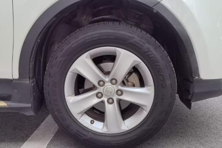 Used Toyota RAV4 2013 2.0L CVT Four-Wheel Drive Fashion Edition Right Rear Wheel Hub