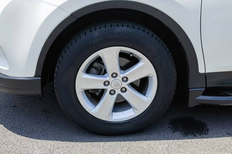 Used Toyota RAV4 2013 2.0L CVT Two-Wheel Drive Urban Edition Right Rear Wheel Hub