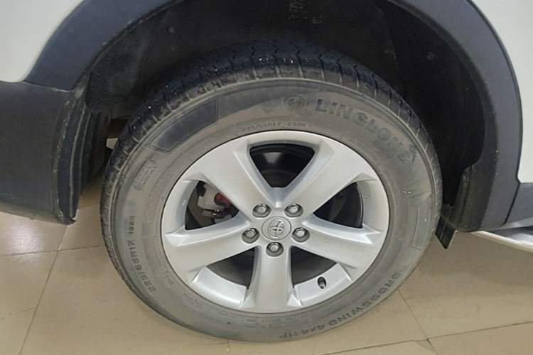 Used Toyota RAV4 2013 2.0L CVT Two-Wheel Drive Urban Edition Right Rear Wheel Hub