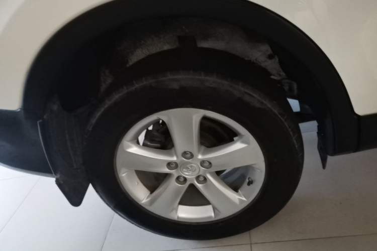 Used Toyota RAV4 2013 2.5L Automatic 4x4 Elite Edition Right Rear Wheel Hub