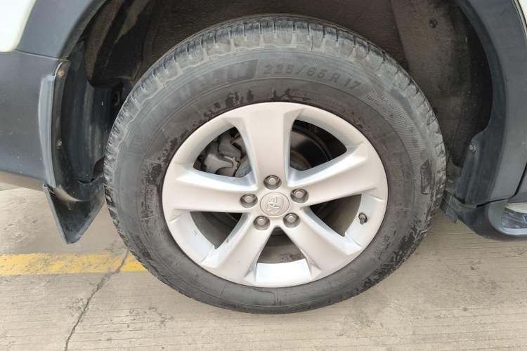Used Toyota RAV4 2013 2.5L Automatic 4x4 Elite Edition Right Rear Wheel Hub