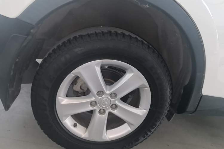Used Toyota RAV4 2013 2.0L CVT Four-Wheel Drive Fashion Edition Right Rear Wheel Hub