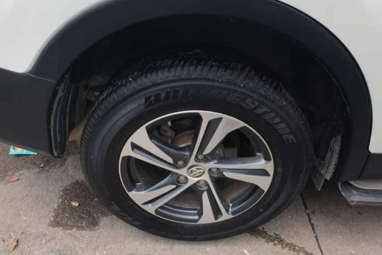 Used Toyota RAV4 2013 2.0L CVT Two-Wheel Drive Urban Edition Right Rear Wheel Hub