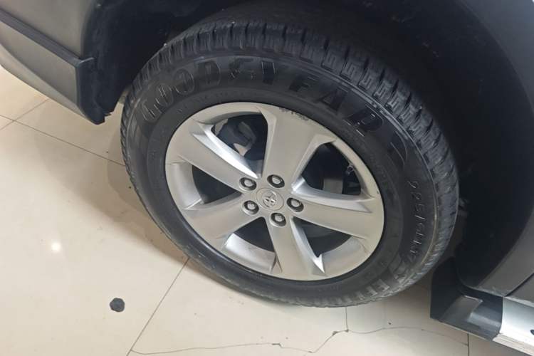 Used Toyota RAV4 2013 2.5L Automatic 4x4 Elite Edition Right Rear Wheel Hub