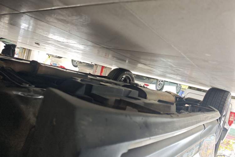 Used Toyota RAV4 2013 2.5L Automatic 4x4 Luxury Edition Right Side Sill