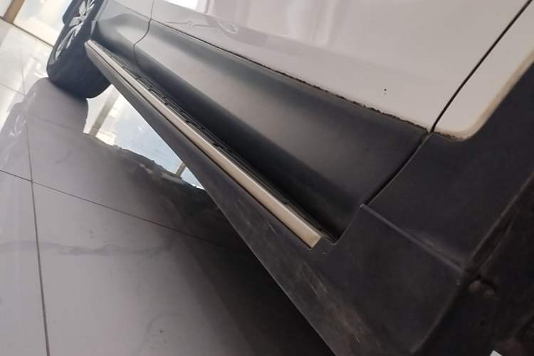 Used Toyota RAV4 2013 2.5L Automatic 4x4 Luxury Edition Right Side Sill