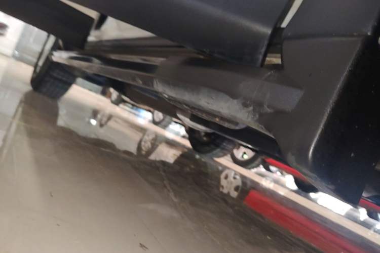 Used Toyota RAV4 2013 2.0L CVT Two-Wheel Drive Urban Edition Right Side Sill
