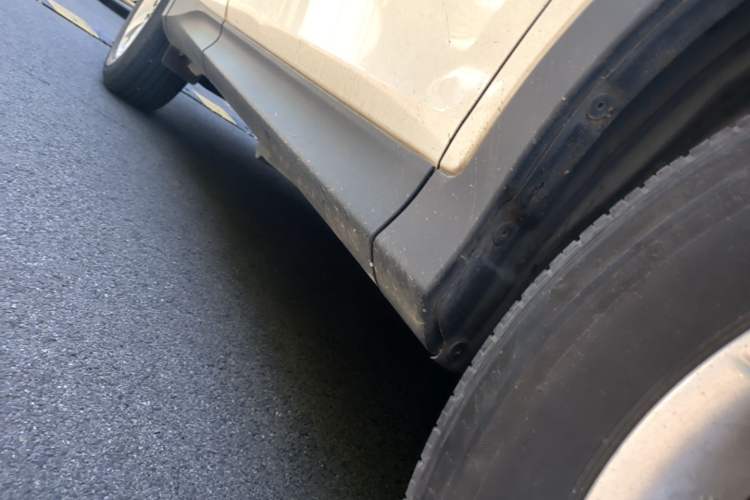 Used Toyota RAV4 2013 2.5L Automatic 4x4 Elite Edition Right Side Sill