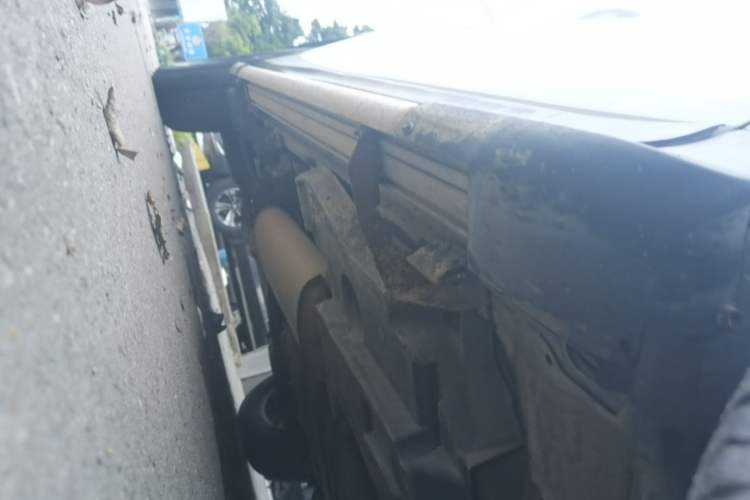 Used Toyota RAV4 2013 2.0L CVT Two-Wheel Drive Urban Edition Right Side Sill