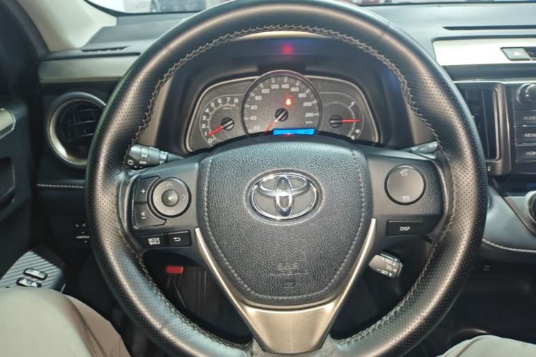 Used Toyota RAV4 2013 2.5L Automatic 4x4 Elite Edition Steering Wheel