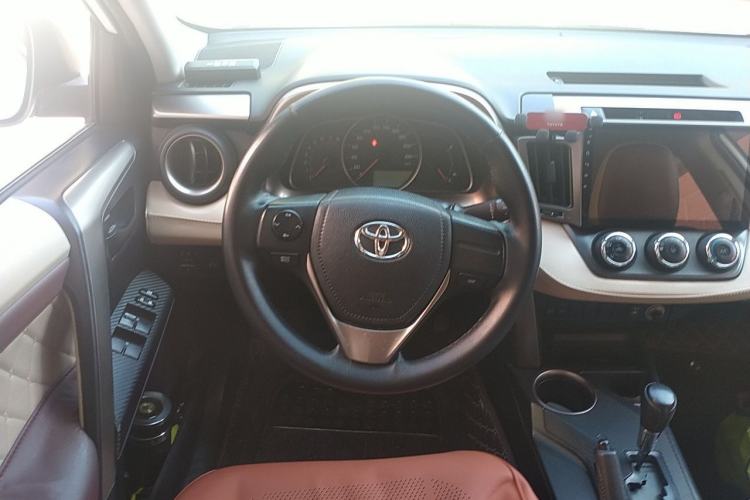 Used Toyota RAV4 2013 2.0L CVT Two-Wheel Drive Urban Edition Steering Wheel