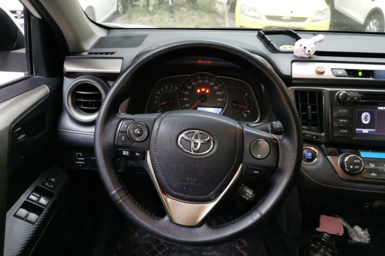 Used Toyota RAV4 2013 2.5L Automatic 4x4 Elite Edition Steering Wheel