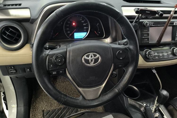 Used Toyota RAV4 2013 2.5L Automatic 4x4 Elite Edition Steering Wheel