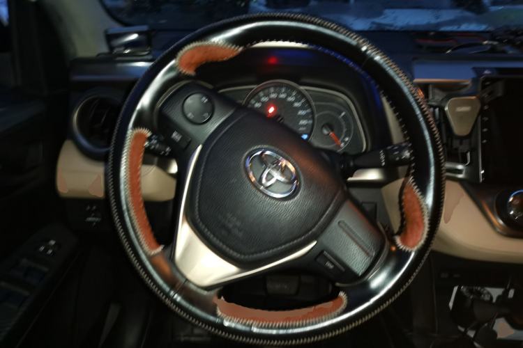 Used Toyota RAV4 2013 2.0L CVT Two-Wheel Drive Urban Edition Steering Wheel