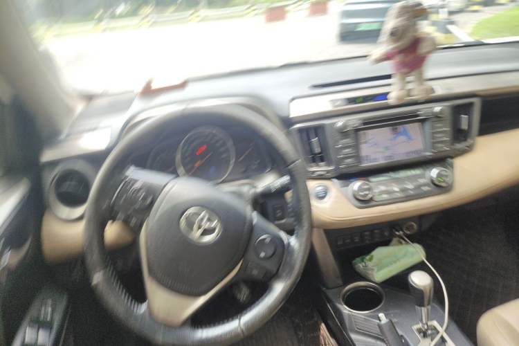Used Toyota RAV4 2013 2.5L Automatic 4x4 Prestige Edition Steering Wheel