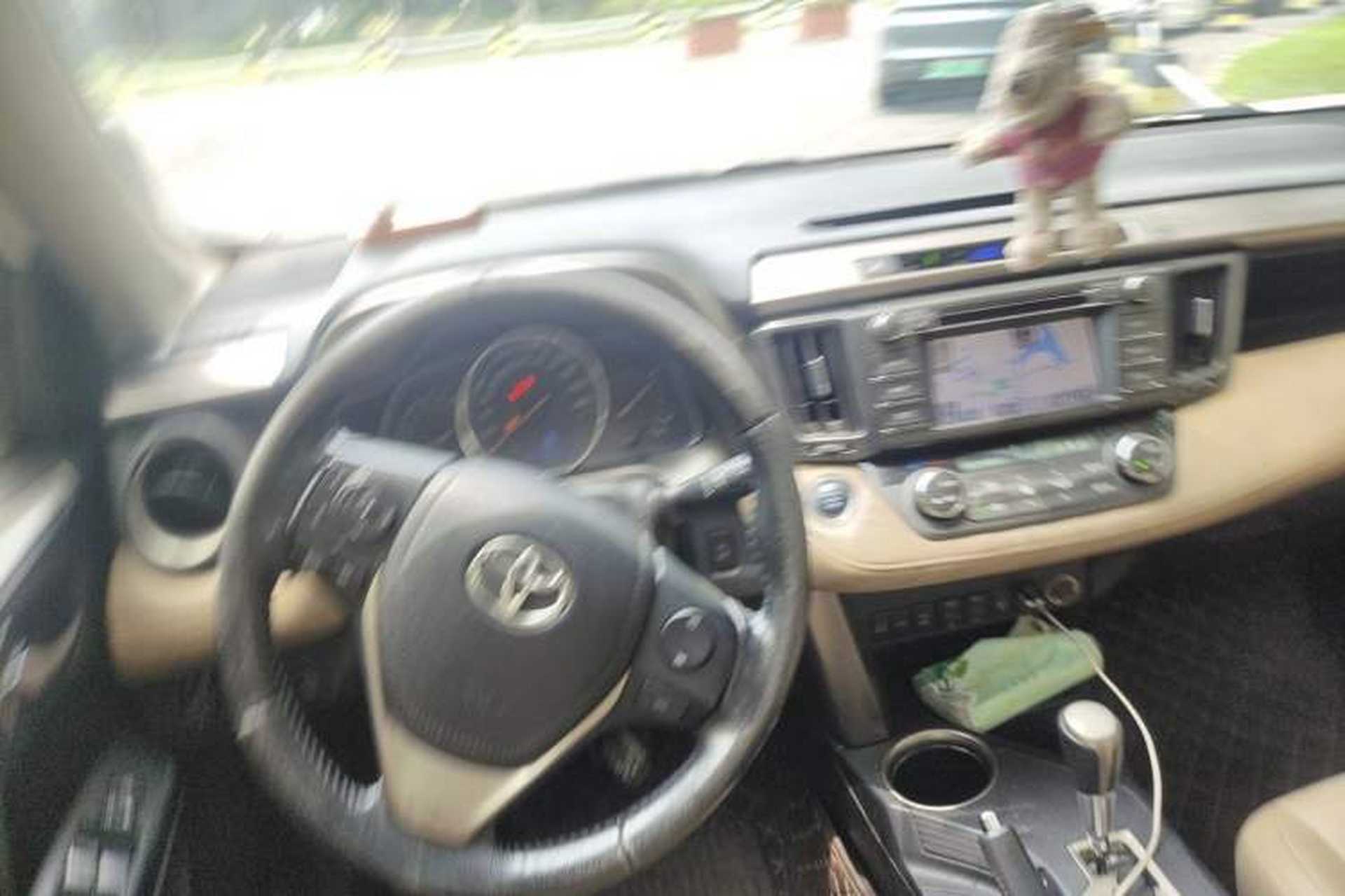 Used Toyota RAV4 2013 2.5L Automatic 4x4 Prestige Edition Steering Wheel