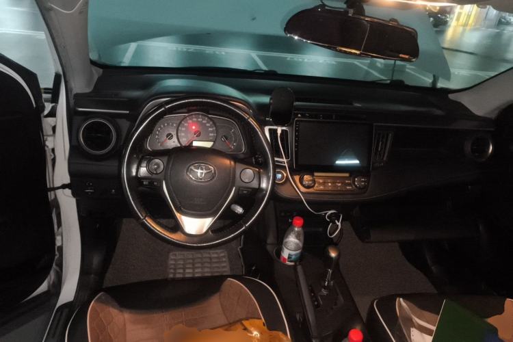 Used Toyota RAV4 2013 2.5L Automatic 4x4 Elite Edition Steering Wheel