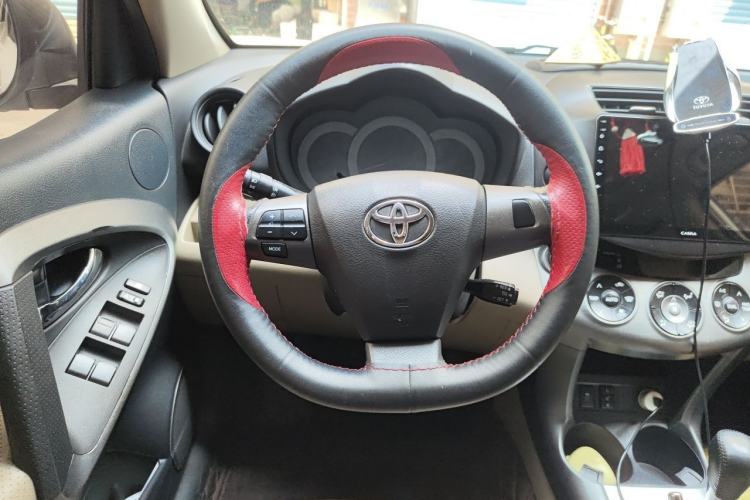 Used Toyota RAV4 2013 Special Edition 2.4L Automatic 4x4 Prestige Steering Wheel