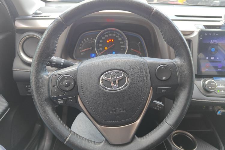 Used Toyota RAV4 2013 2.5L Automatic 4x4 Luxury Edition Steering Wheel