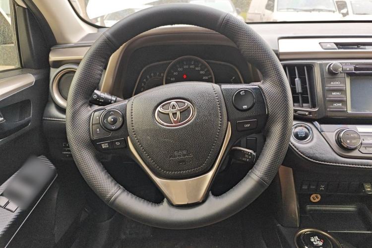 Used Toyota RAV4 2013 2.5L Automatic 4x4 Elite Edition Steering Wheel