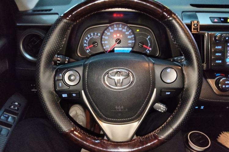 Used Toyota RAV4 2013 2.5L Automatic 4x4 Elite Edition Steering Wheel