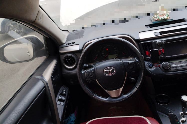 Used Toyota RAV4 2013 2.5L Automatic 4x4 Elite Edition Steering Wheel