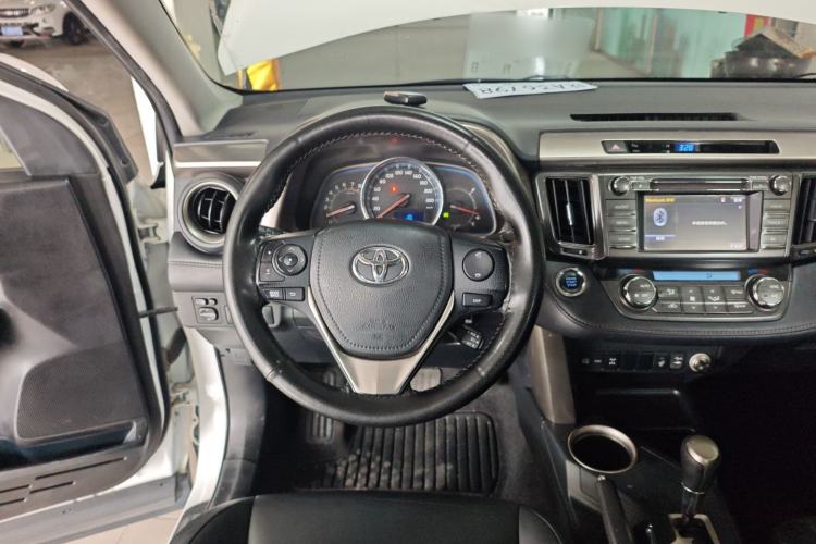Used Toyota RAV4 2013 2.5L Automatic 4x4 Luxury Edition Steering Wheel