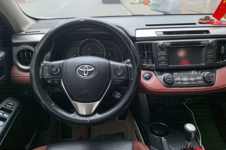 Used Toyota RAV4 2013 2.5L Automatic 4x4 Prestige Edition Steering Wheel