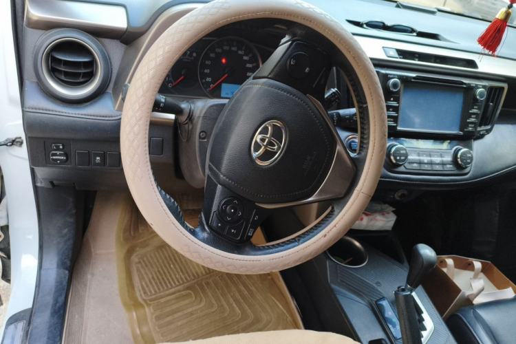 Used Toyota RAV4 2013 2.5L Automatic 4x4 Elite Edition Steering Wheel