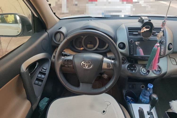 Used Toyota RAV4 2013 Special Edition 2.4L Automatic 4x4 Prestige Steering Wheel