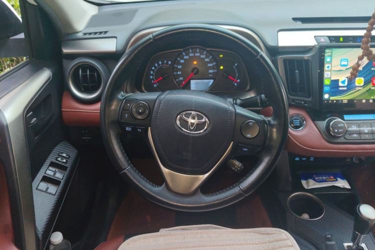 Used Toyota RAV4 2013 2.5L Automatic 4x4 Elite Edition Steering Wheel