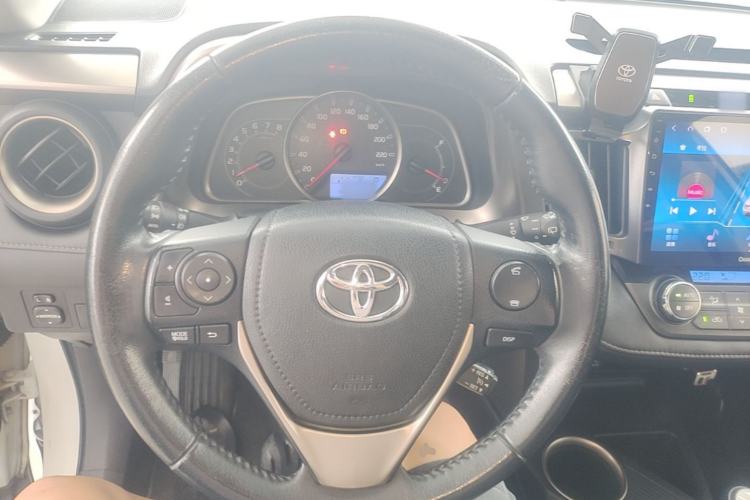 Used Toyota RAV4 2013 2.5L Automatic 4x4 Elite Edition Steering Wheel