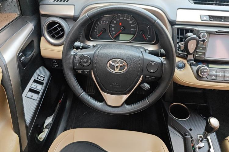 Used Toyota RAV4 2013 2.5L Automatic 4x4 Elite Edition Steering Wheel