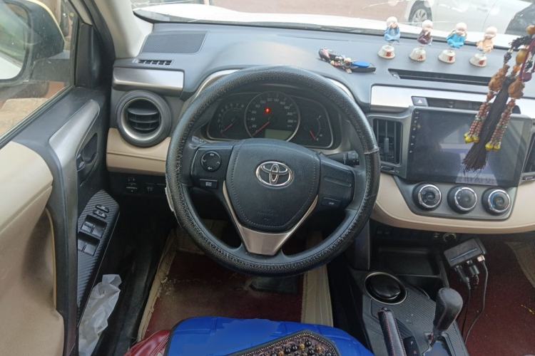 Used Toyota RAV4 2013 2.0L CVT Two-Wheel Drive Urban Edition Steering Wheel
