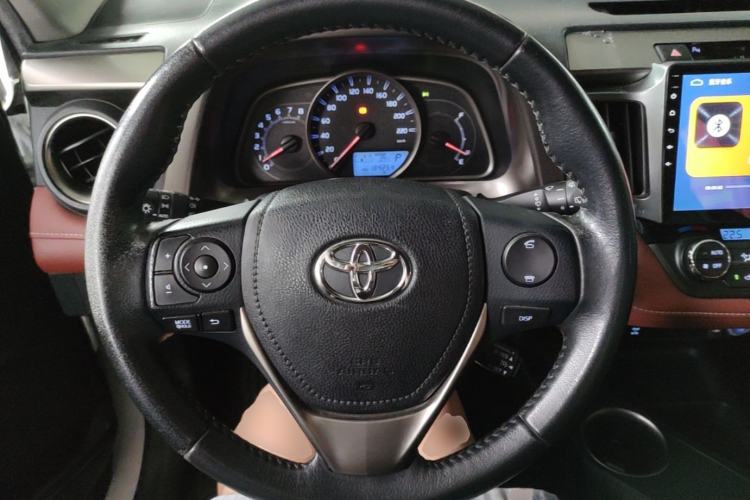 Used Toyota RAV4 2013 2.5L Automatic 4x4 Elite Edition Steering Wheel