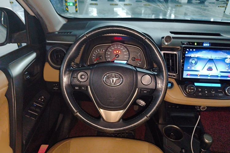 Used Toyota RAV4 2013 2.5L Automatic 4x4 Elite Edition Steering Wheel