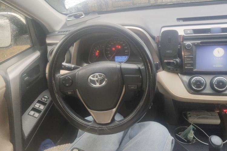 Used Toyota RAV4 2013 2.0L CVT Two-Wheel Drive Urban Edition Steering Wheel
