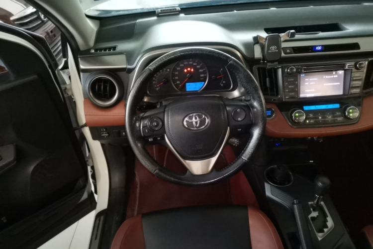 Used Toyota RAV4 2013 2.5L Automatic 4x4 Elite Edition Steering Wheel