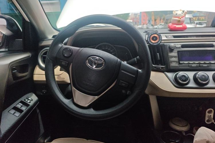 Used Toyota RAV4 2013 2.0L CVT Two-Wheel Drive Urban Edition Steering Wheel