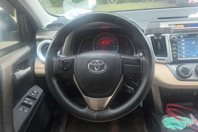 Used Toyota RAV4 2013 2.0L CVT Two-Wheel Drive Urban Edition Steering Wheel