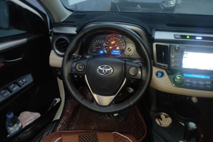 Used Toyota RAV4 2013 2.5L Automatic 4x4 Prestige Edition Steering Wheel