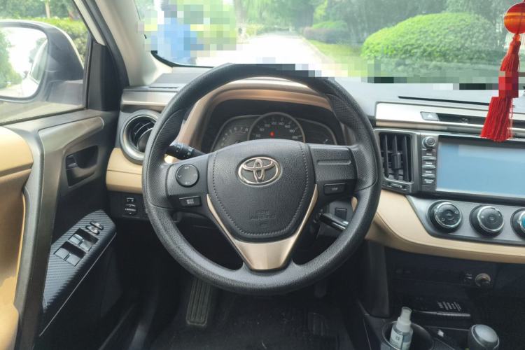 Used Toyota RAV4 2013 2.0L CVT Two-Wheel Drive Urban Edition Steering Wheel