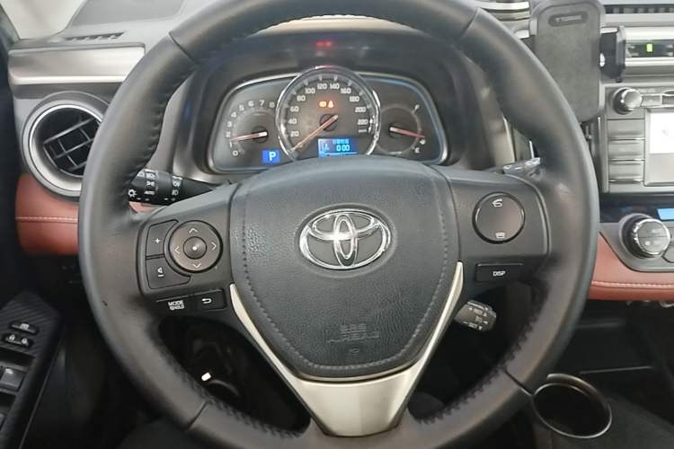 Used Toyota RAV4 2013 2.5L Automatic 4x4 Luxury Edition Steering Wheel