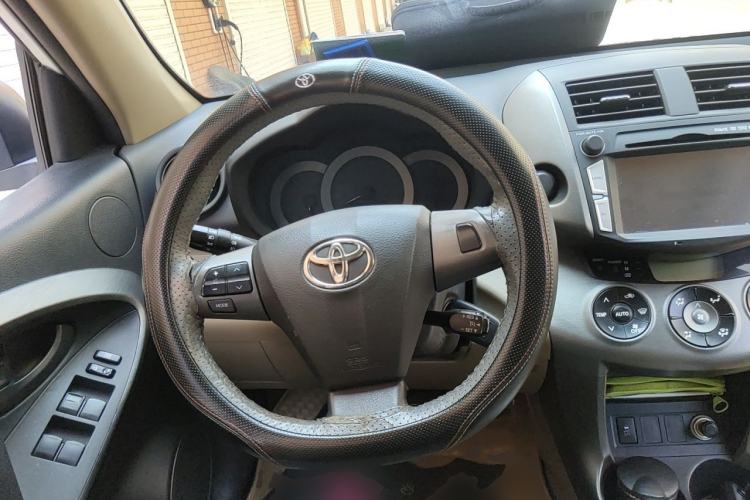 Used Toyota RAV4 2013 Special Edition 2.0L Automatic Classic Steering Wheel