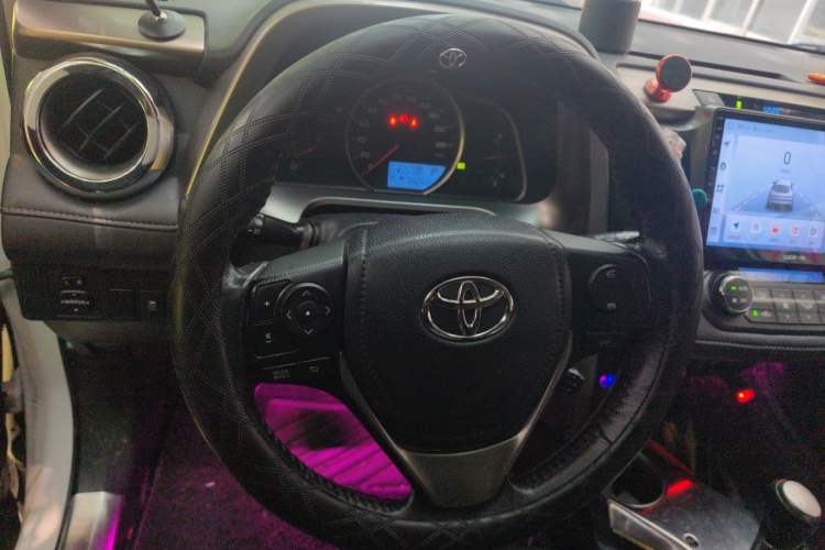 Used Toyota RAV4 2013 2.5L Automatic 4x4 Elite Edition Steering Wheel