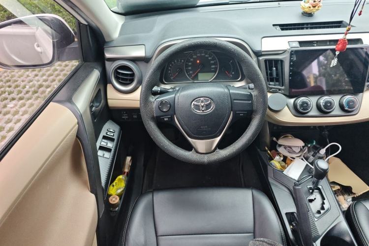 Used Toyota RAV4 2013 2.0L CVT Two-Wheel Drive Urban Edition Steering Wheel